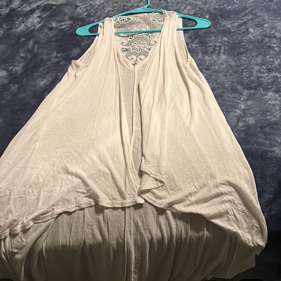 Sleeveless - Picture 1 of 3